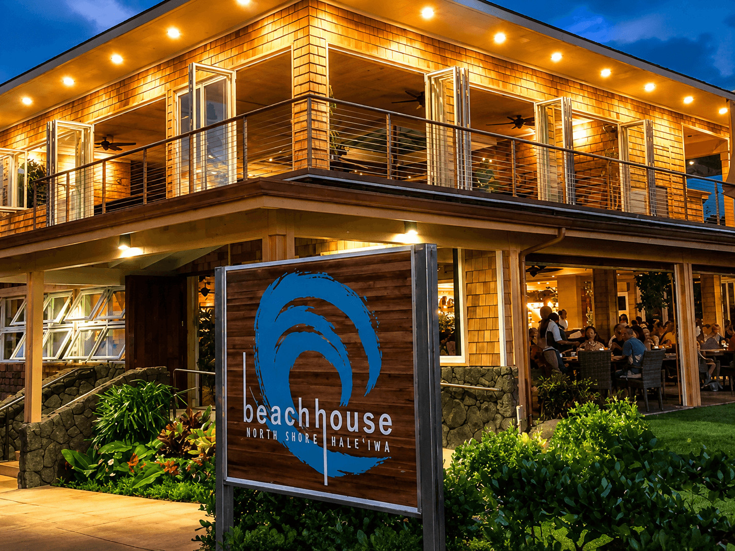 Haleʻiwa Beach House overlooking Aliʻi Beach and the bay